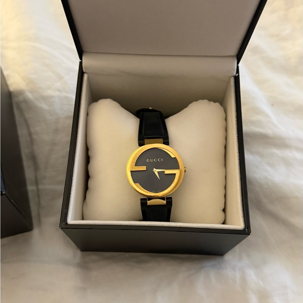 Gucci Interlocking G Watch – Model 133.3 (Black/Gold) - Picture 5 of 9